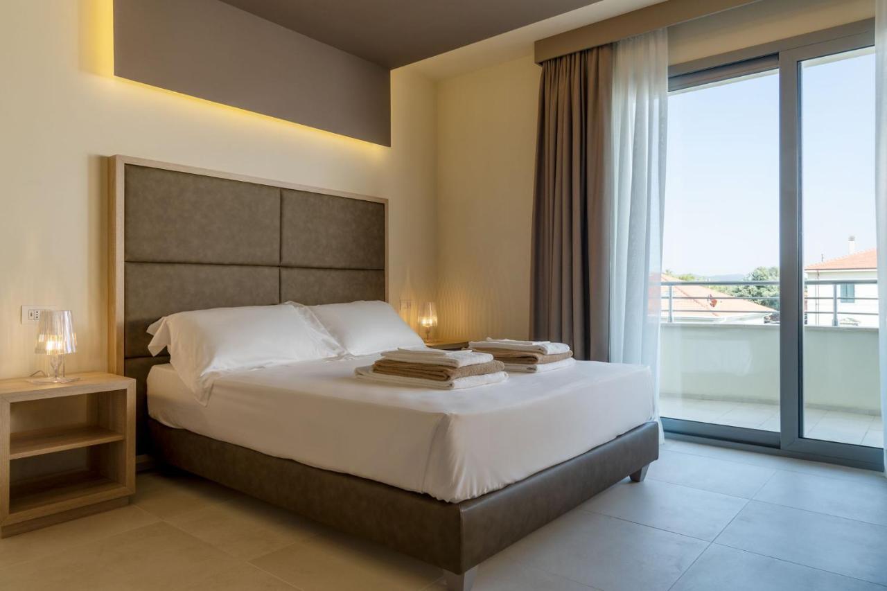 Palace Lido Hotel & Suites Marina di Cecina Exterior photo
