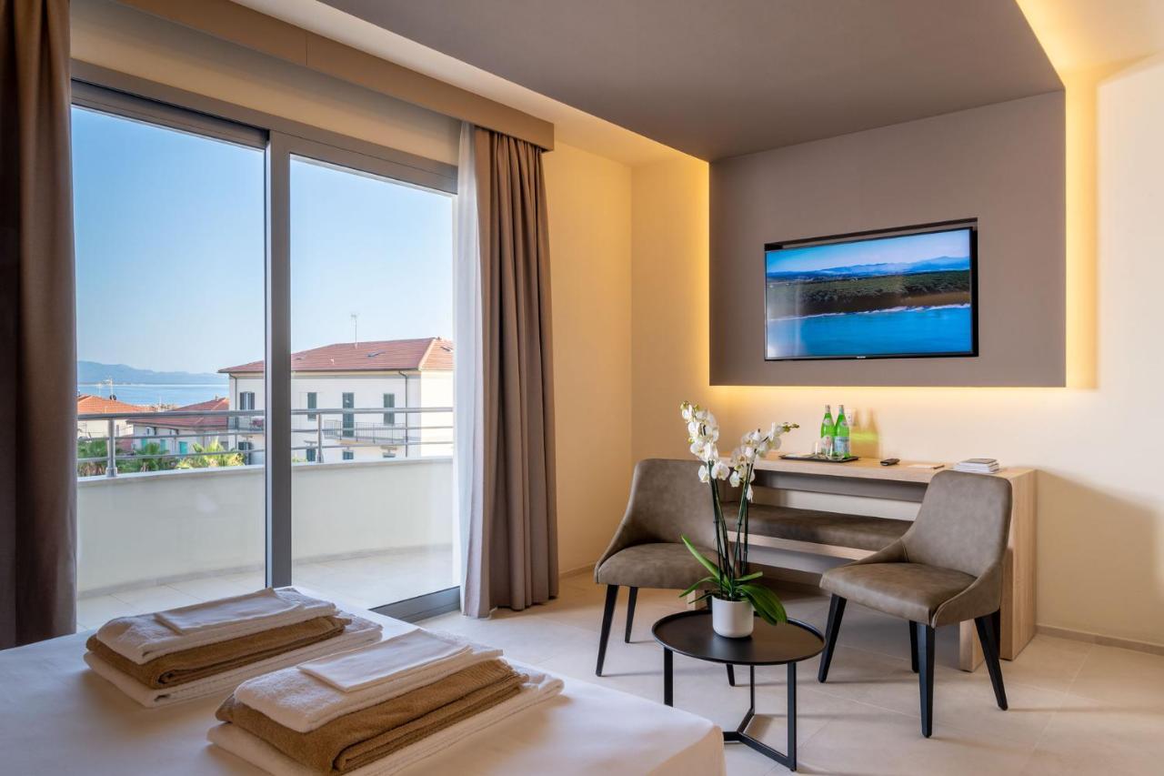 Palace Lido Hotel & Suites Marina di Cecina Exterior photo