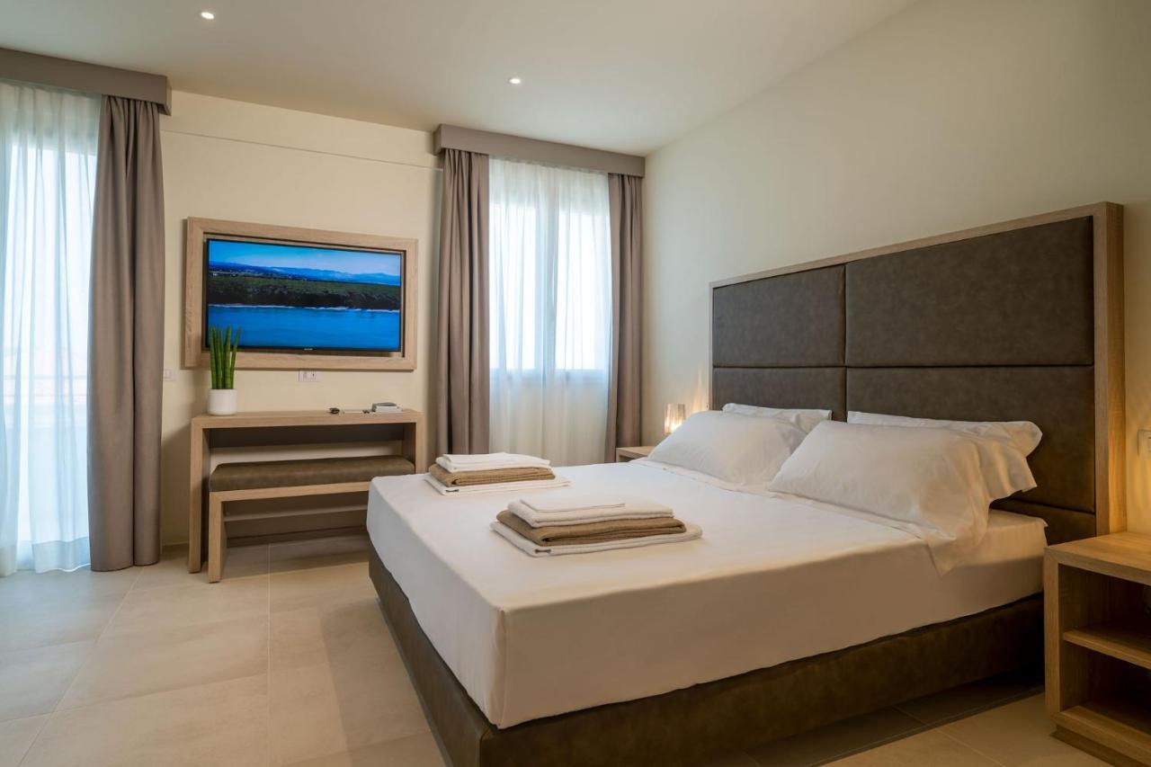 Palace Lido Hotel & Suites Marina di Cecina Exterior photo