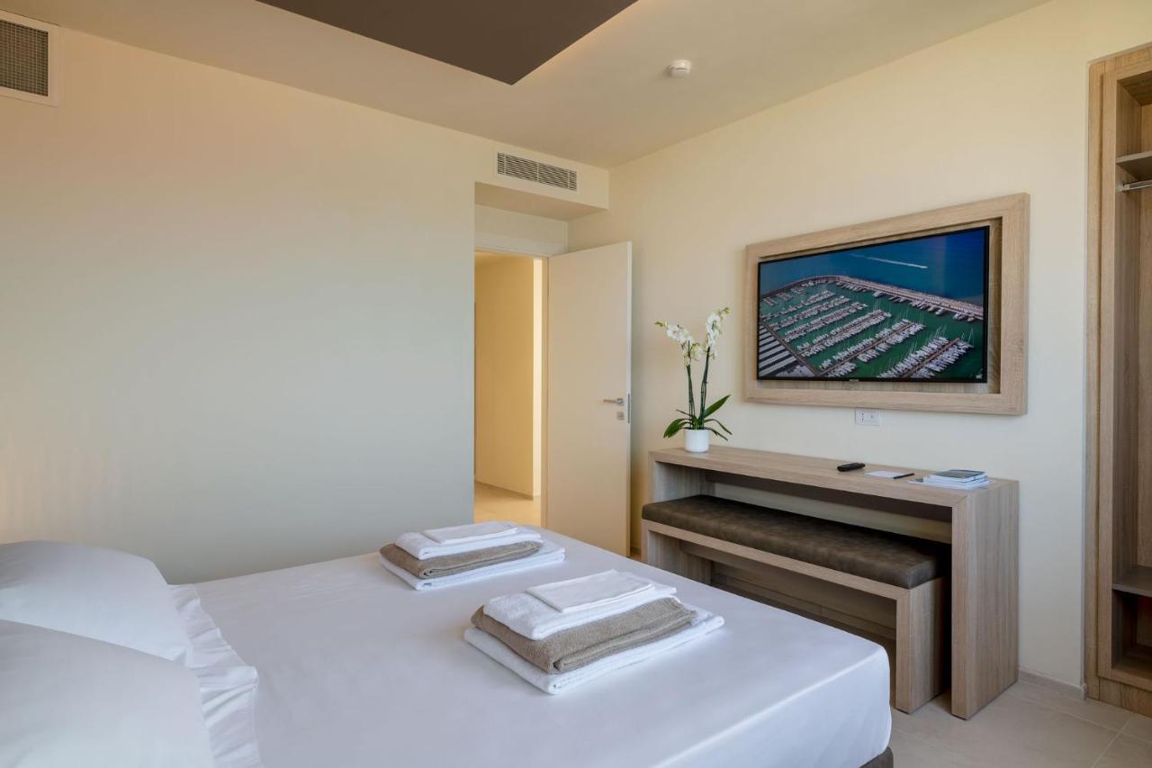 Palace Lido Hotel & Suites Marina di Cecina Exterior photo